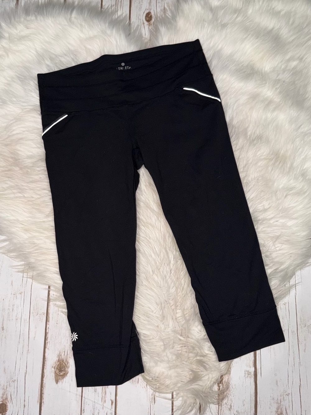 Athleta Relay Crop Capri Leggings Black Reflective Medium